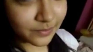 Cewek Pamerin Teteknya – Bugil Solo India