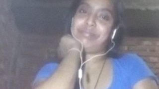 Desi Kampung Bangla Cewek Desa Crot Di Video Call Jari Mainin Memek