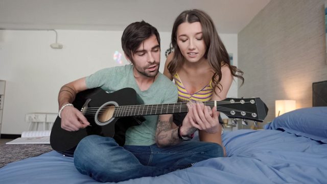 Guru Gitar Paling Hot Di Reality Kings, Bikin Belajar Makin Nge-er