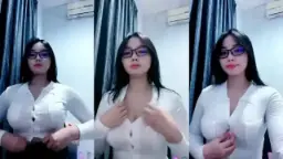 Julia Lea Pamer Kemeja Ketat Bikin Muncrat
