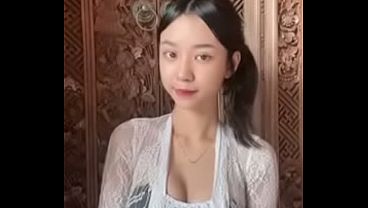 Tubuhnya Basah Kuyup, Sindi Menggeliat Pelan, Siap Dimanjakan Sampai Lupa Diri.