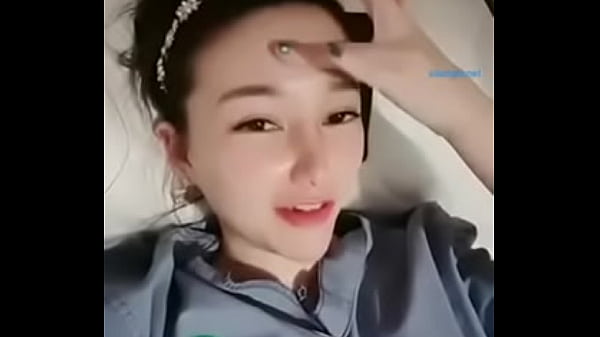 Tonton Video Live Penuh! Cewek Asia Genjrang-genjring Si Tukang Pijit Sampai Crot.