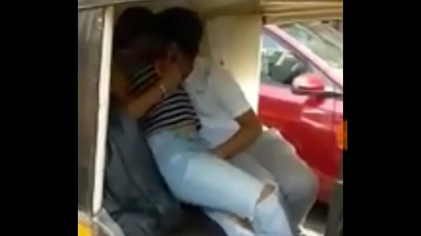 Bees India Horny Nge-sex Di Dalam Autorikshaw, Crot Di Jok Belakang