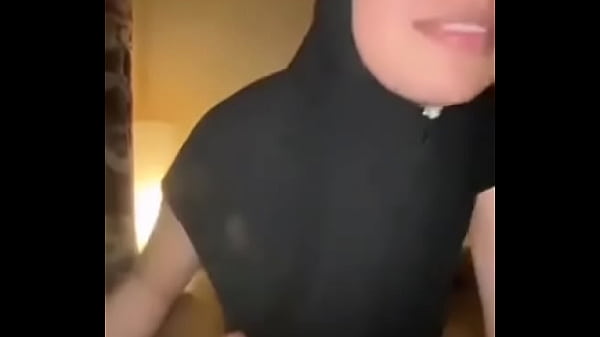 Ngentot Memek Sempit Kontol Gede Jilbab Basah Kena Pancut