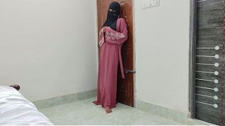 Shy Indian Hijabi Girl Pertama Kali Digebukin Brutal Sampe Crot.