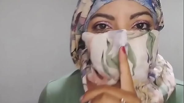 Istri Berhijab Arab Masturbasi Diam-diam Sampai Orgasme Ekstrem Di Niqab, Muncrat Beneran Saat Suami Lagi Pergi