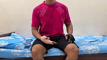 Ibu Tiri Bantu Anak Tiri Yang Luka Mandi, Malah Godain Dia. Akhirnya Hisap Kontolnya, Sebelum Digenjot Keras.
