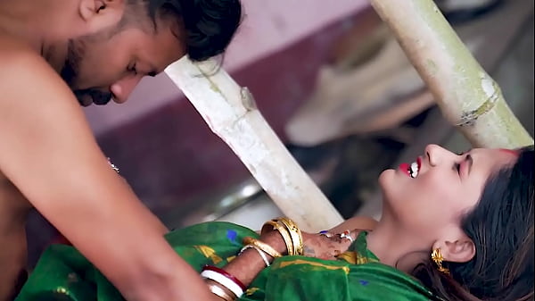 Bhabhi Desi Gaon Mein Devar Ke Saath Bahar Jhadi Mein Chudai, Gandi Hindi Audio Ke Saath.
