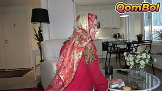 Ngentot Adik Tiri Berhijab Setelah Dia Selesai Bersih-bersih Rumah