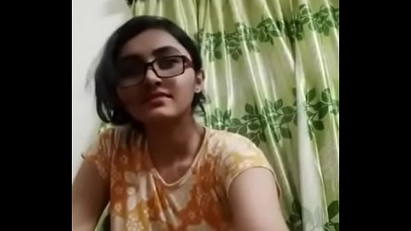 Desi Bos Seksi, Bikin Ngaceng Lihat Gerakannya.
