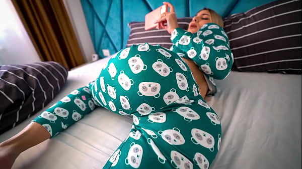 Tiri Kakak Kepergok Nonton Bokep, Langsung Bantu Sampe Crot – Ngegas Minta Diisi Dalem