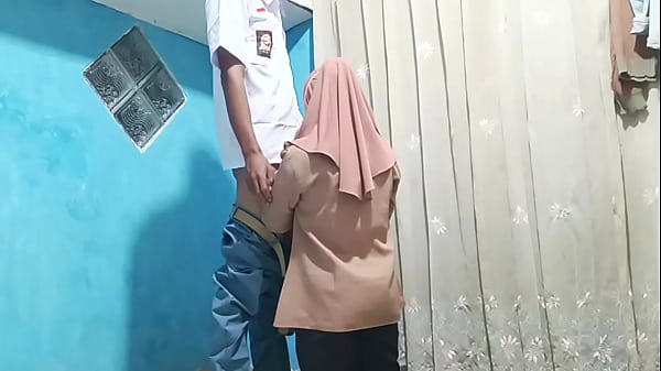 Murid Ngewe Bu Guru Di Kelas Selesai Jam Sekolah.