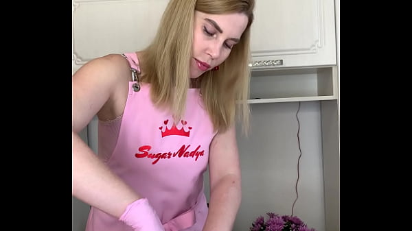 Ngentot Sama Tante Rusia Lagi Waxing Kontol Bulu Lebat