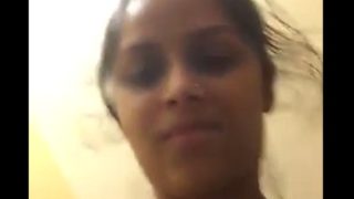 Punjabi Cewek Pamer Memek Basah