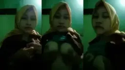 Ratna Bebasindo Pamer Tetek Gede Montok Bulatnya