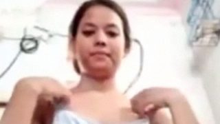 Tante Guwahati Buka Bra, Goyang Topless Bikin Makin Tegang.