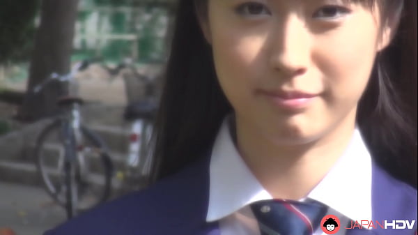 Tomomi Motozawa Pake Seragam Sekolah Ngesot Temen Sekelasnya Di Dalem Kelas.