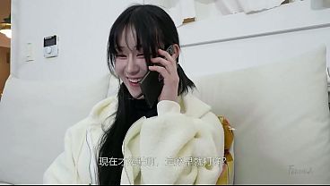 Gadis Korea Yang Tinggal Sendirian, Menjebak Montir Di Antara Pahanya Yang Basah.