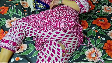 Ibu Tiri Celana Sobek, Si Anak Tiri Hajar Memek Bundar Montok.