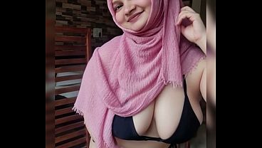 Twerk Pantat Hijabku Yang Bikin Makin Pengen