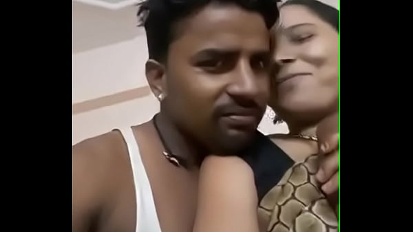 Pencet-pencet Tante Desi, Toket Gede Montok Bikin Ngiler