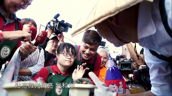 韓國瑜官方頻道點亮微光mv，奶頭高潮濕透全場