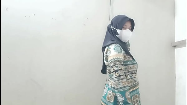 Ngentotin Istri Tetangga Pas Suami Lagi Di Kantor, Enak Banget