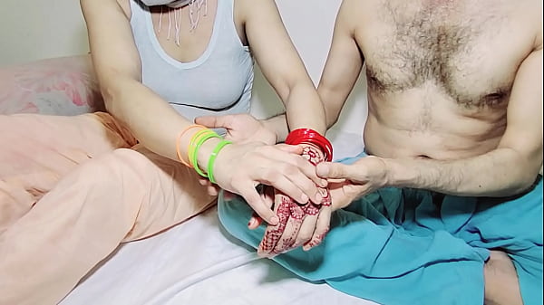 Punjabi Muslim Bhabhi Ngentot Memek Tembem, Kontol Deper Ngencrot Di Pantat Gede Sambil Doggy Style, Suara Hindi Bikin Sange