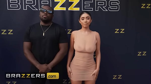 Brazzers – Violet Myers Pamerin Bolongannya Ke Paparazi
