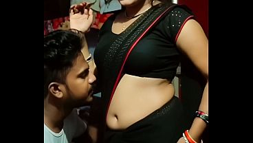 Desi Bhabhi Saree Navel Basah, Main Hot Romance Di Ranjang