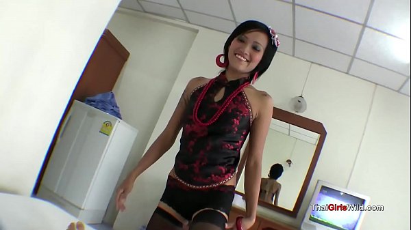 Pelayanan Mulut Super Panas Dari Pelacur Thailand Seksi Yang Bikin Ngiler.