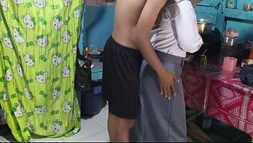Ngentot Adik Ipar Di Dapur, Makin Bernafsu Pas Siap-siap Mau Berangkat Sekolah