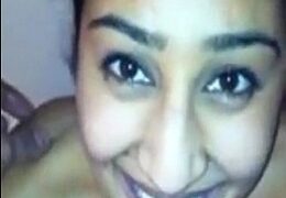 Cewek Delhi Ngeseks Di Kamar Mandi Sama Pacarnya, Bibirnya Main Di Kontol.