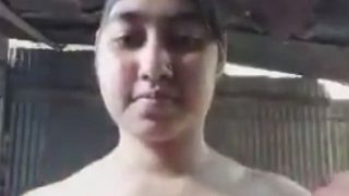 Gadis Lokal India Dengan Payudara Montok Dan Seksi