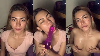 Ngegemesin Dildo Ungu Sampe Iler-iler Keluar