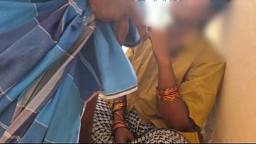 Bikin Makin Panas, Si Tukang Batu Desa India Ngewein Pekerjanya Sampe Njerit.
