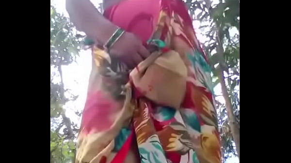Desi Roshni Bhabhi Pamer Barang Montoknya Sambil Menggoda