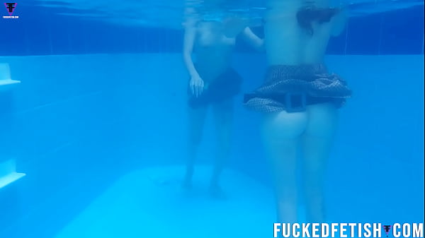 Yessica Bunny Dan Helen Bintang Mesum Mandi Basah Kering, Siap Ngocok Bareng Di Kolam Renang