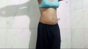 Video Viral Kakak Tiri India, Gaya Hot Bikin Malu