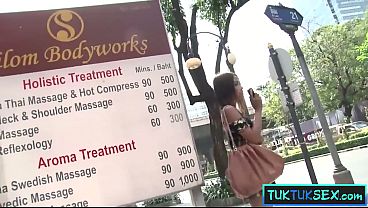 Gadis Thai Montok Dijemput Pakai Tuk Tuk, Langsung Digenjot Seru Di Depan Kamera