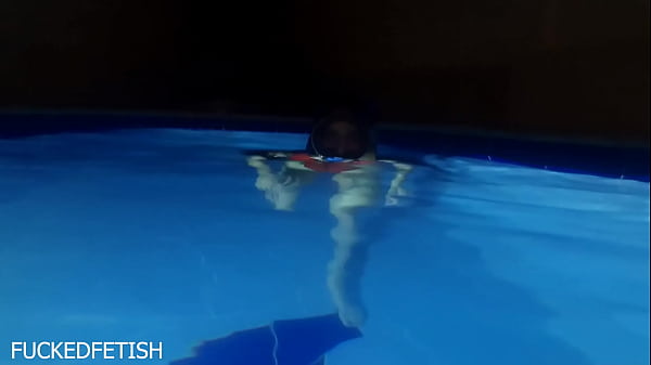 Helen Star Pakai Baju Renang Seksi, Masker Malem, Nyetir Di Kolam Bikin Greget