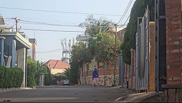 Astaga, Ngapain Sih Emak Arab Itu Colmek Di Pinggir Jalan Dekat Rumah, Bikin Panas Aja