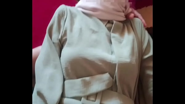 Saudari Tiri Berhijab Digilir Saat Hari Raya Lebaran, Makin Nikmat Kena Pancuran Nafsu.