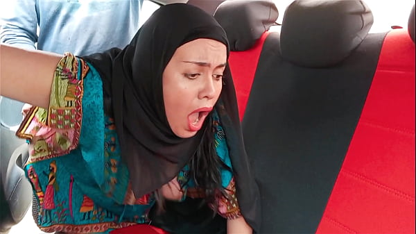 Ibu Tiri India Pakai Hijab Digenjot Di Dalam Mobil, Crot Di Mana-mana.