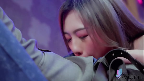 Cewek China Seksi, Lin Siyu, Lagi Ngewe Sambil Ngecesin Kontol Kenceng Banget.