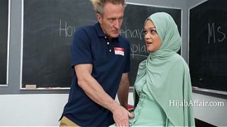 Hr Gadis Arab Digebokin Bareng Temen-temen Kantor