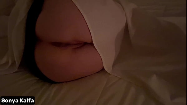 Ibu Tiri Arab Yang Horny Digenjot Semalaman Di Atas Ranjang.
